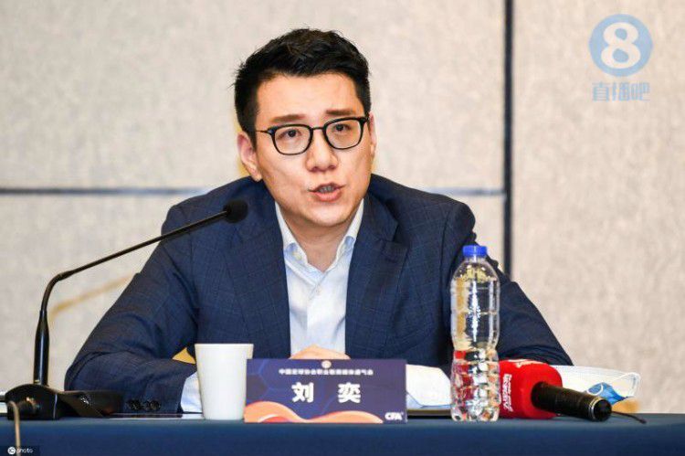 他说，他理解，但贝西克塔斯不断提出越来越高的要价。